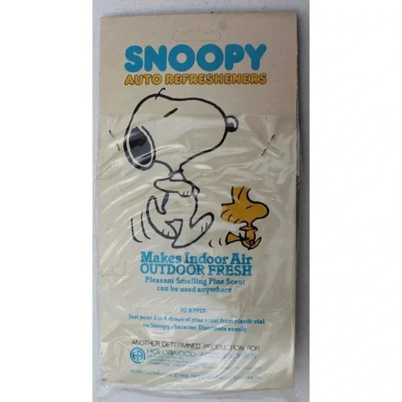 Sealed 1965 Vintage Peanut Snoopy Hugging Woodstock Auto Refreshener NOS - Picture 2 of 2
